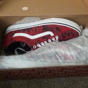 Vans off-the-wall Limited addition red and black